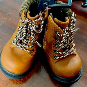 New wonder nation size 2 baby boots